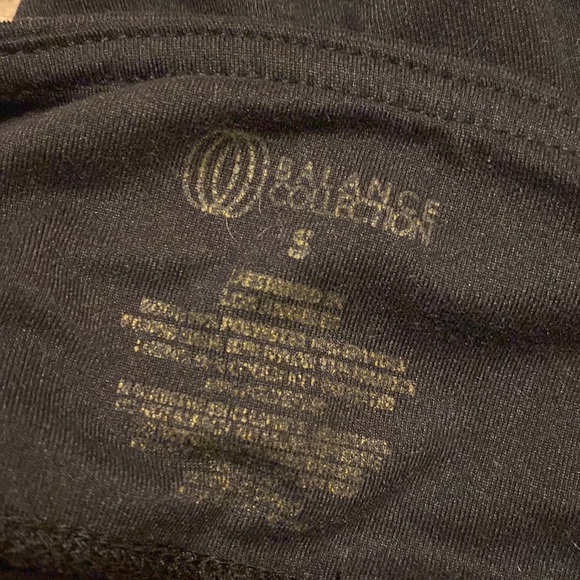 Balance collection small yoga capris with back-of-leg cross detail - Picture 4 of 6